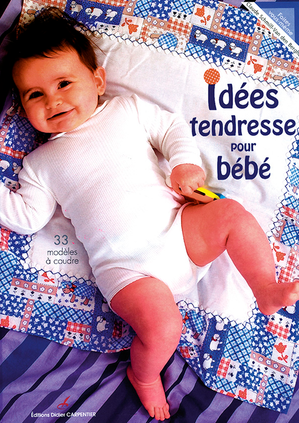 bébé body blanc sur couverture