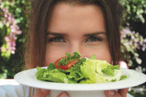 salade assiette femme