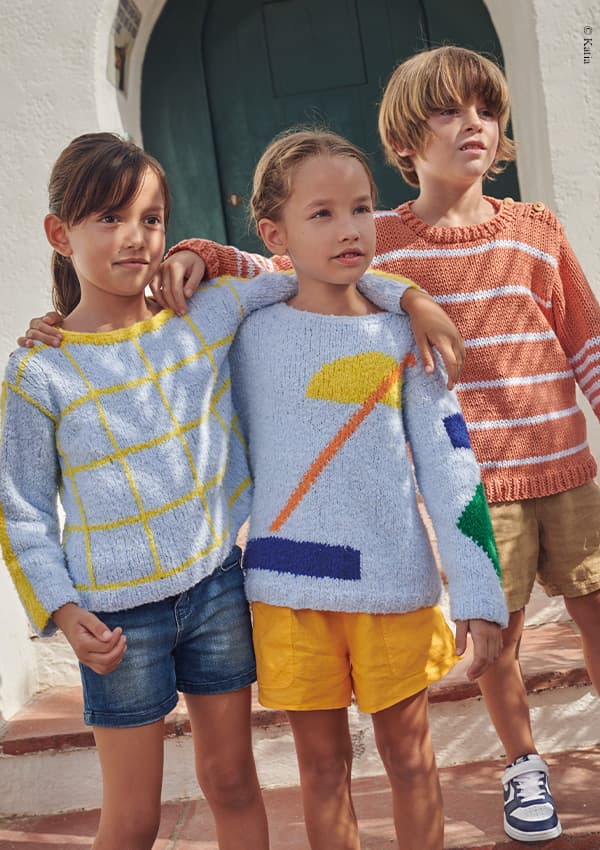 trio d'enfants avec pull en tricot